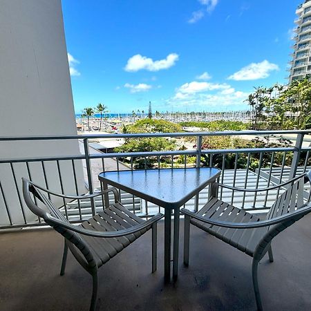 Ilikai Apt 302 - Spacious Studio With Stunning Ocean & Harbor Views Honolulu Exteriör bild