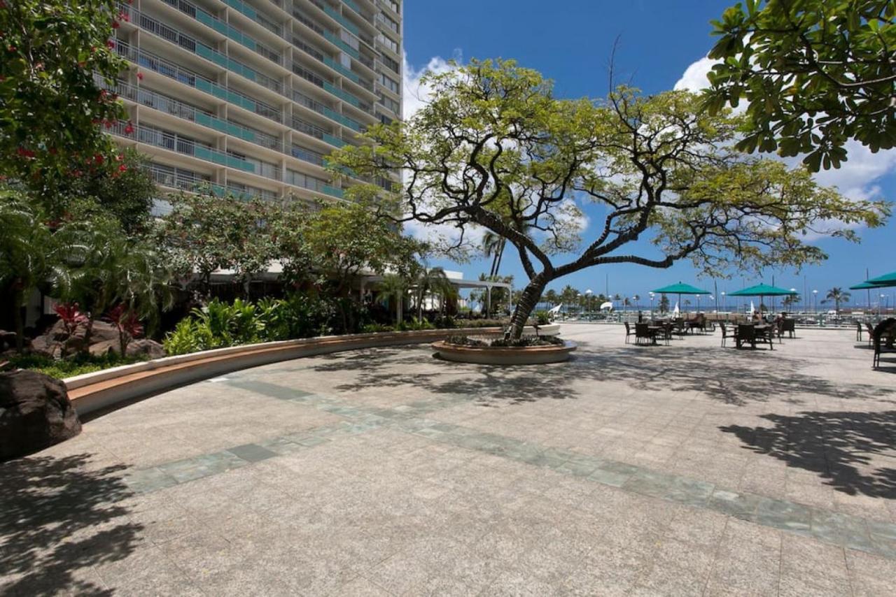 Ilikai Apt 302 - Spacious Studio With Stunning Ocean & Harbor Views Honolulu Exteriör bild